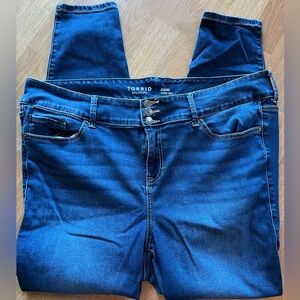 Torrid Jegging Womens Size 22 Tall Medium Wash 3 Button Super Soft Skinny Leg